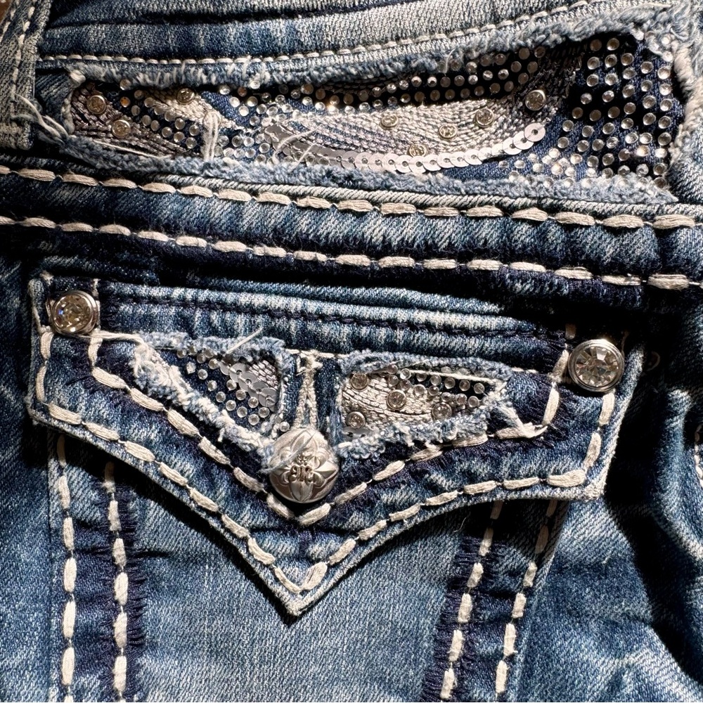 Miss Me Y2K Bootcut Jean Bling Embellished Distressed Silver Studs Size 24 - Picture 6 of 11
